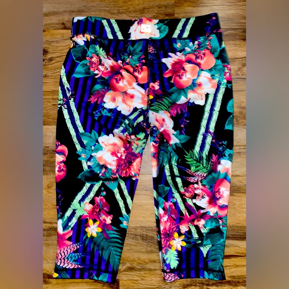 Fila Athletics Women's Mid Calf Athletic Leggings Jungle floral size medium